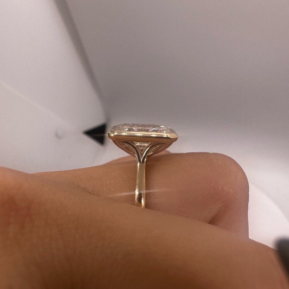 5.09 carat f vs1 emerald cut bezel solitaire diamond engagement ring - Picture 11 of 11